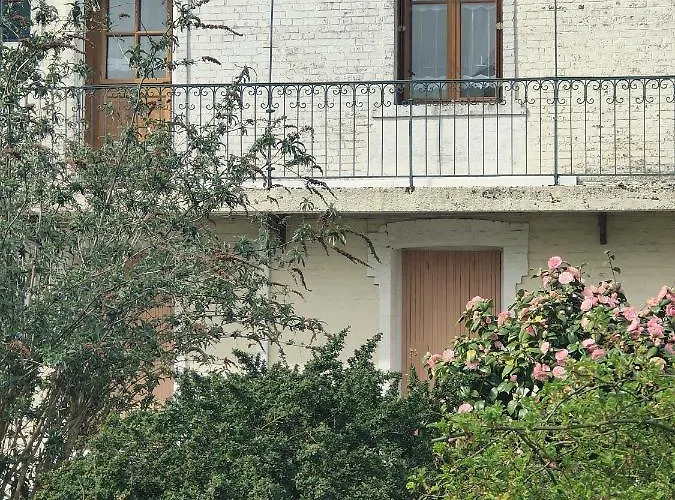 Apartment A La *